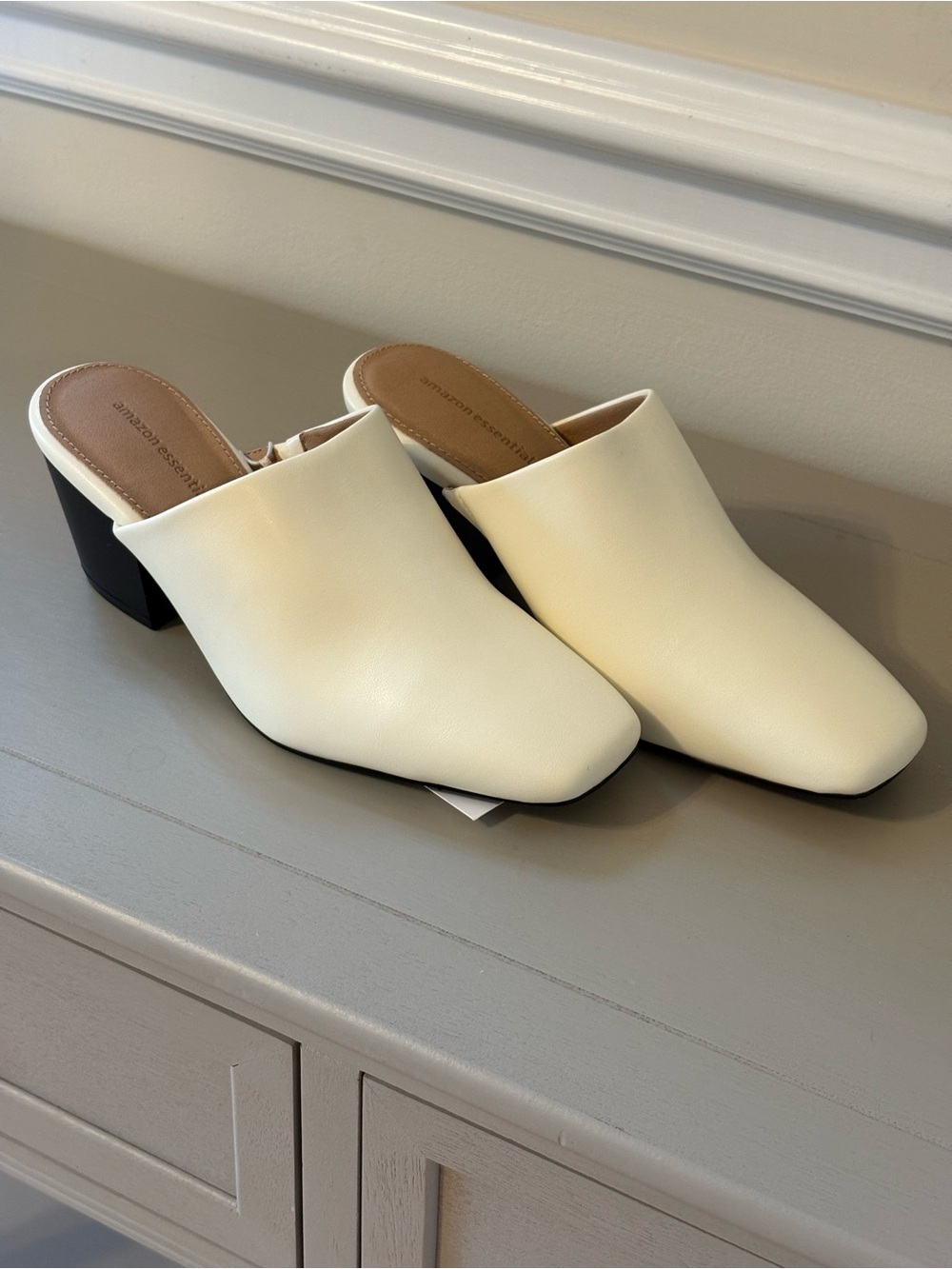 Amazon Essentials Cream and Black Slip-On Block Heel Mules